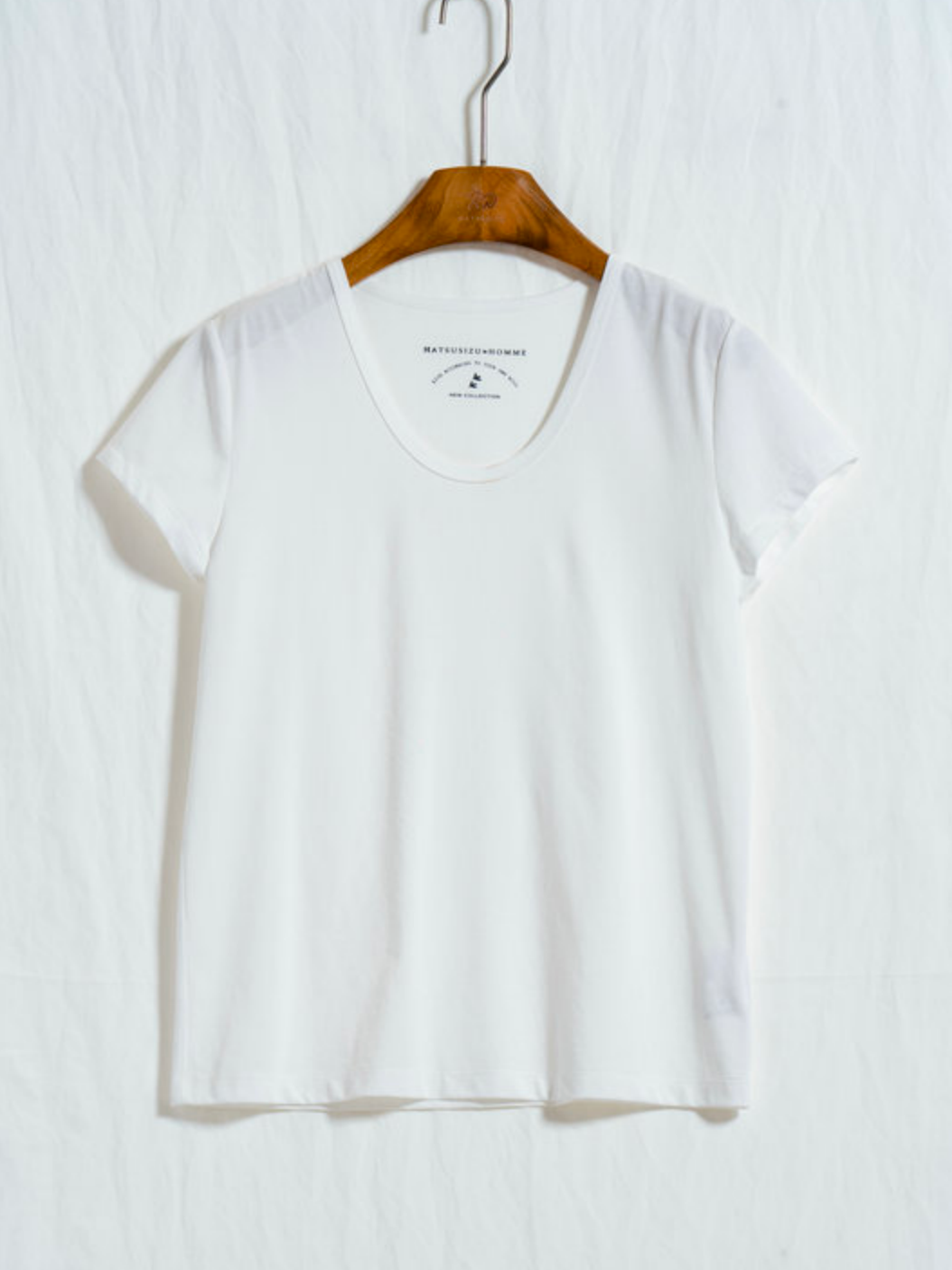 UネックTシャツ