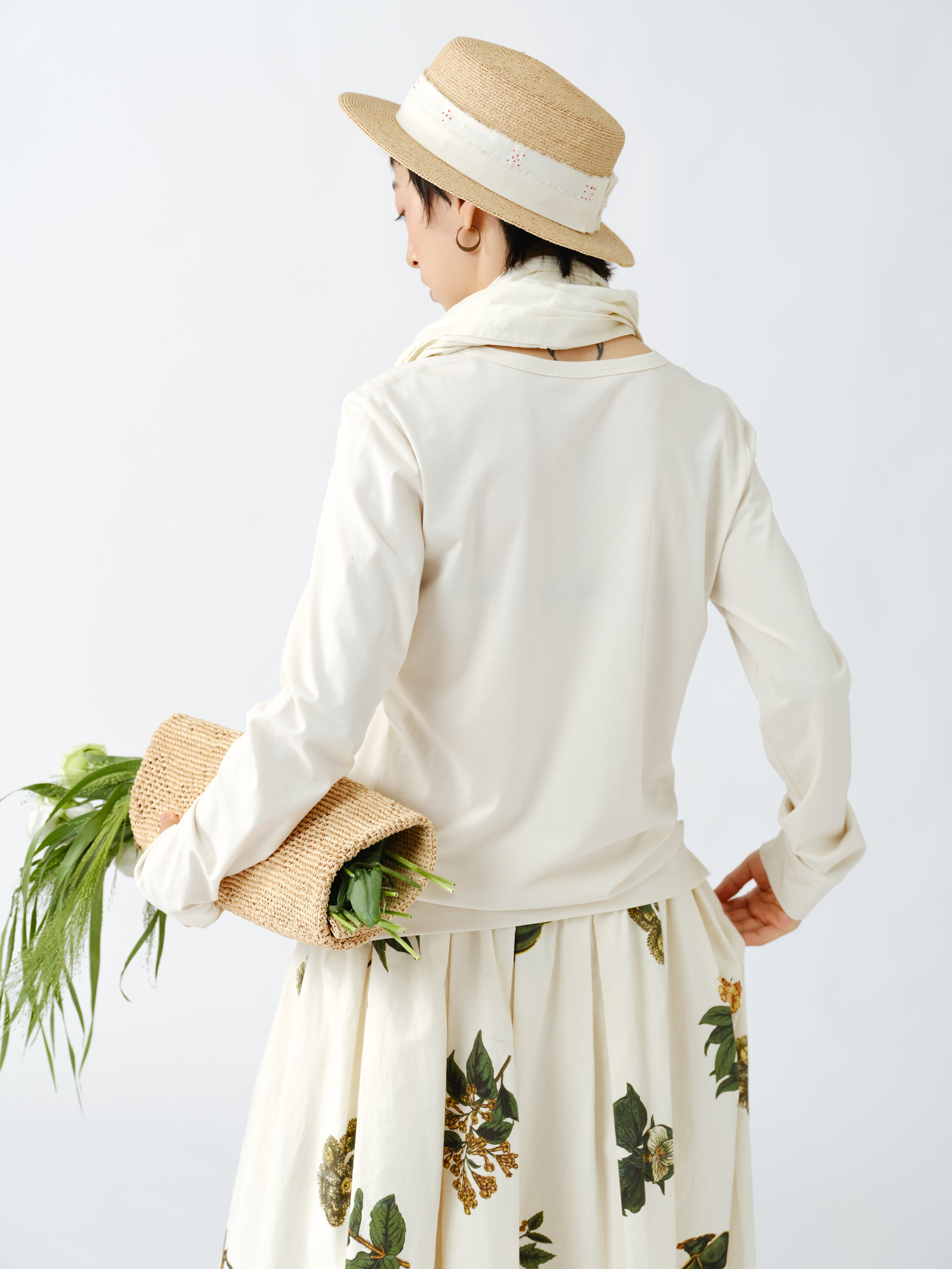 Uネック長袖Tシャツ