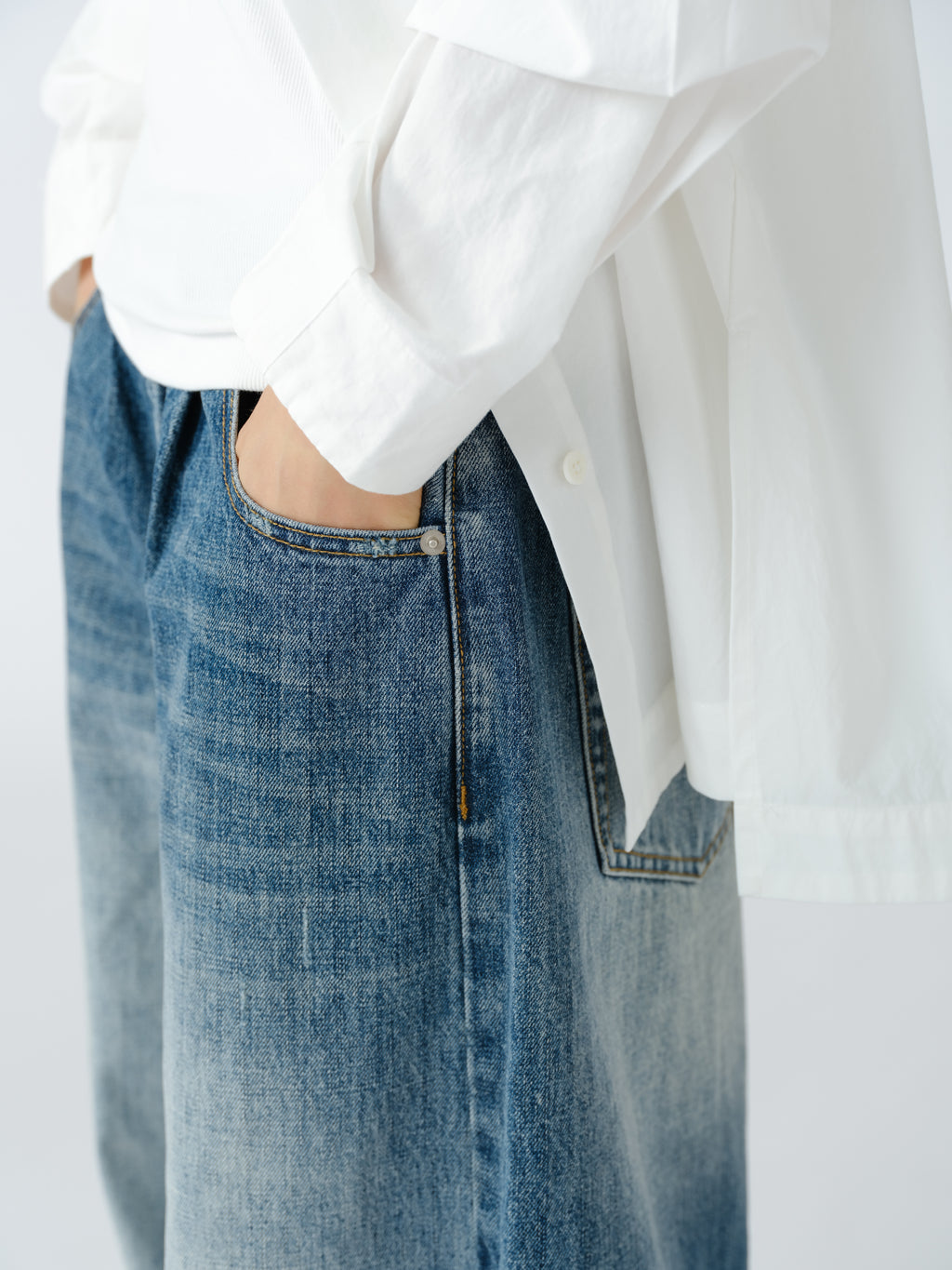 立体裁断デニムパンツ