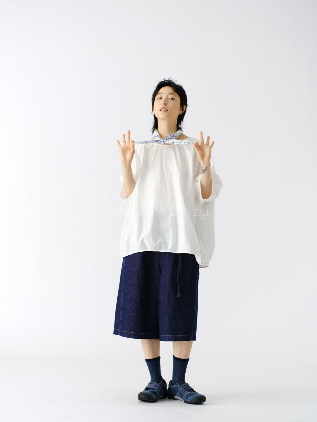 Uネック コットン半袖トップス