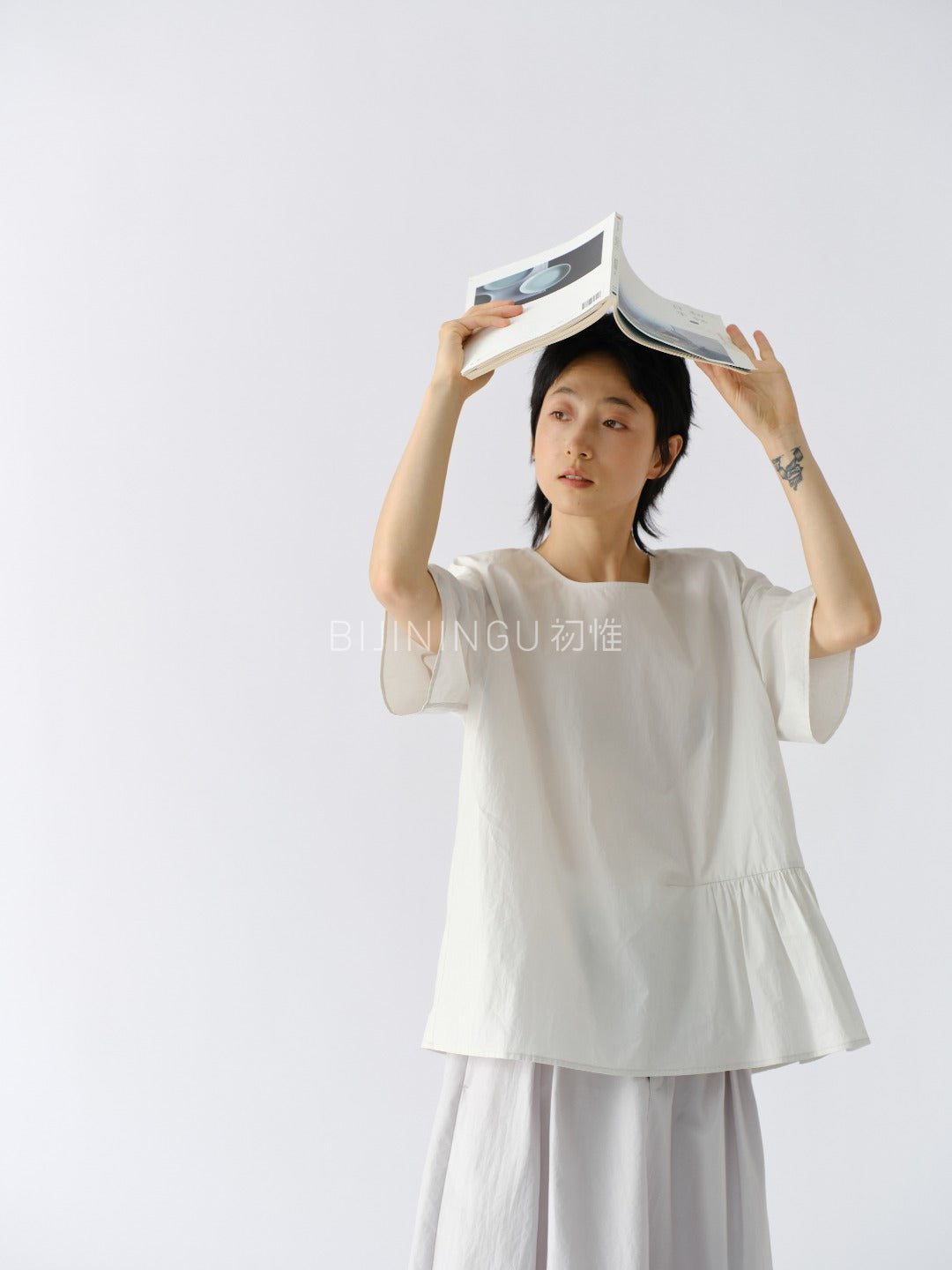 ギャザーヘム プルオーバーブラウス