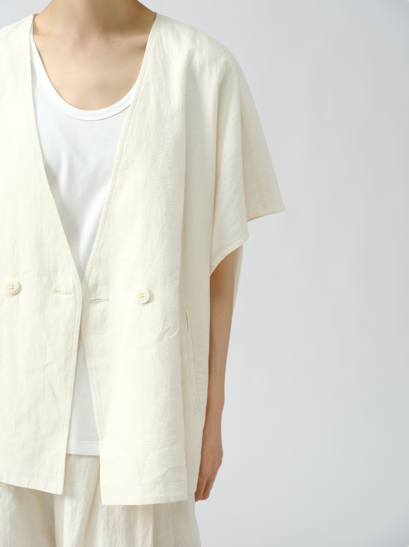 UネックTシャツ