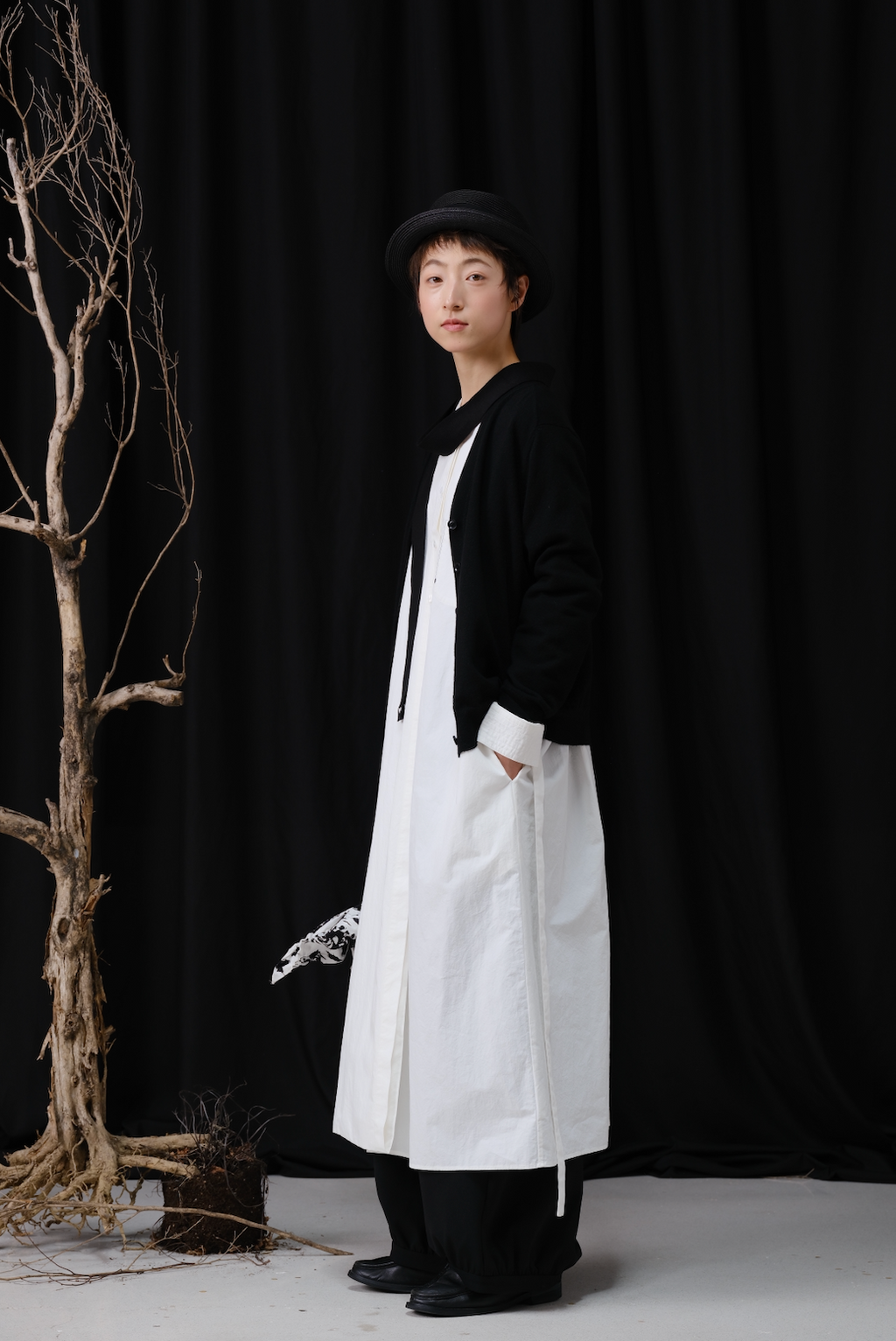 Vネックニットカーディガン