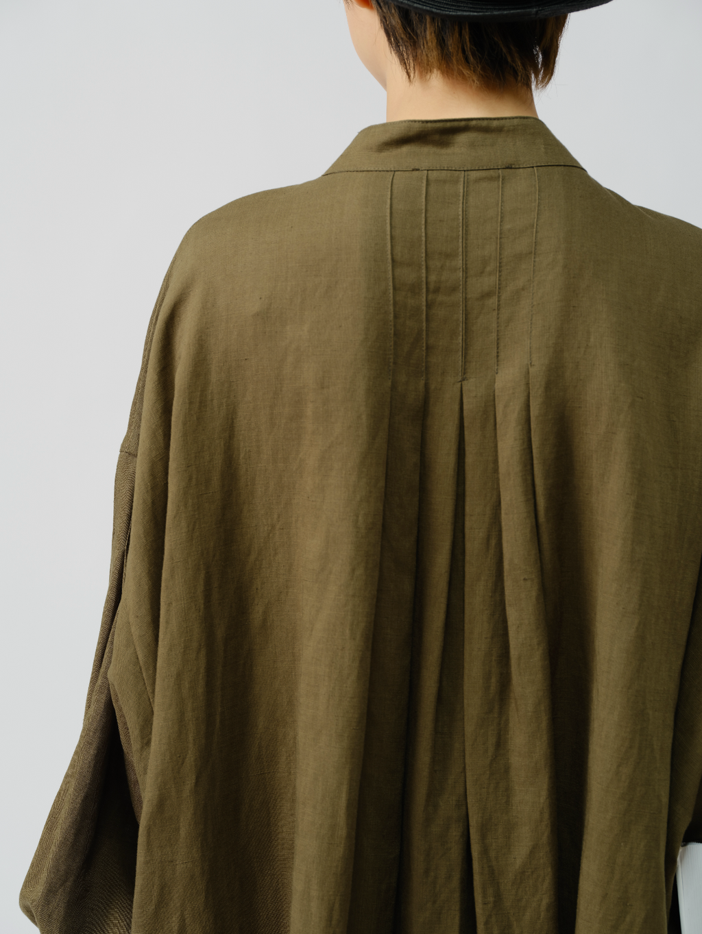 アート風スタンドカラー紐付きシャツ