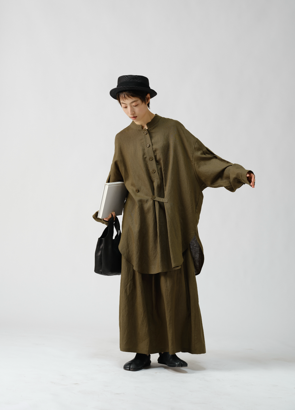 アート風スタンドカラー紐付きシャツ