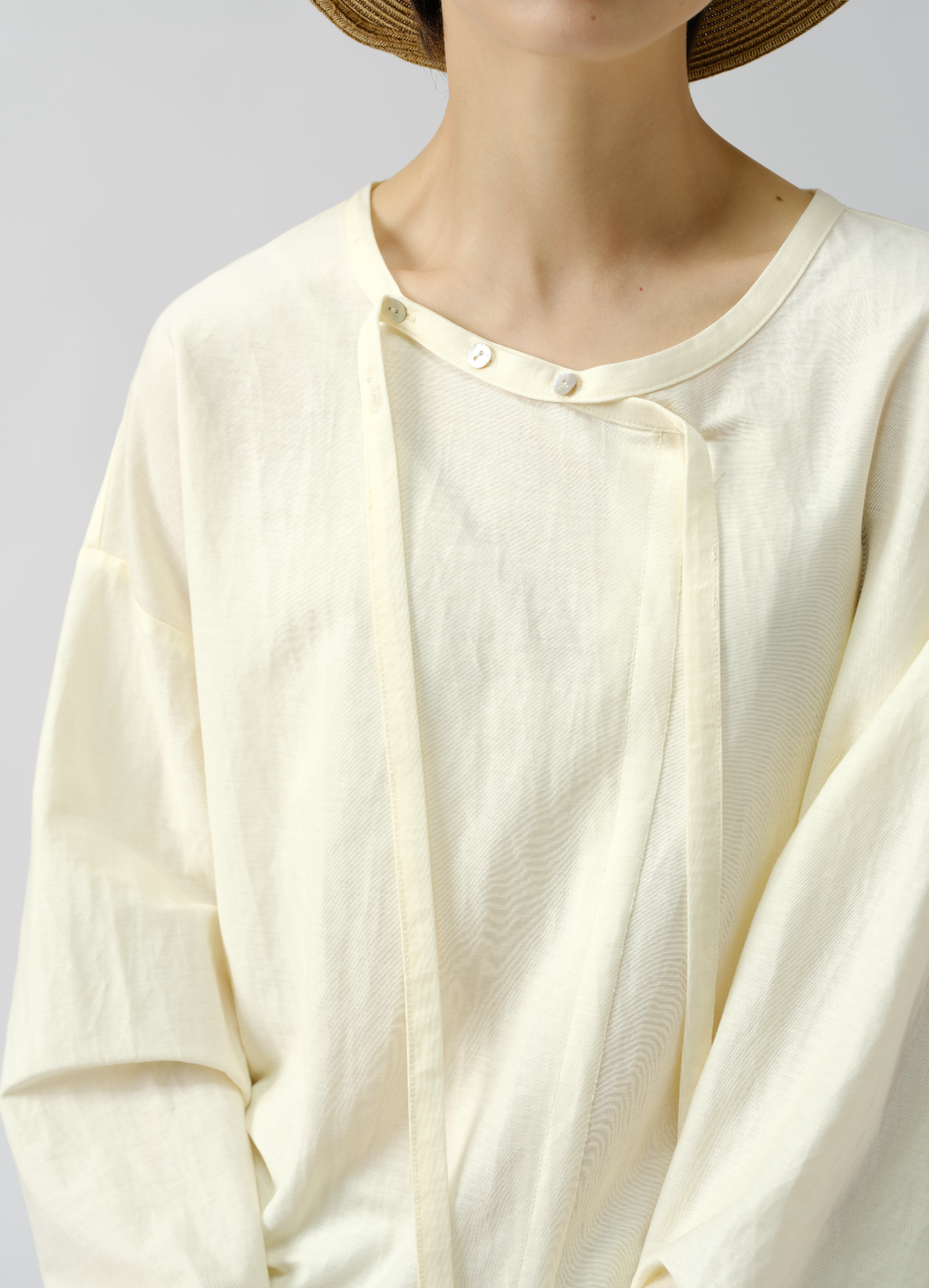 アシンメトリードレープ長袖Tシャツ