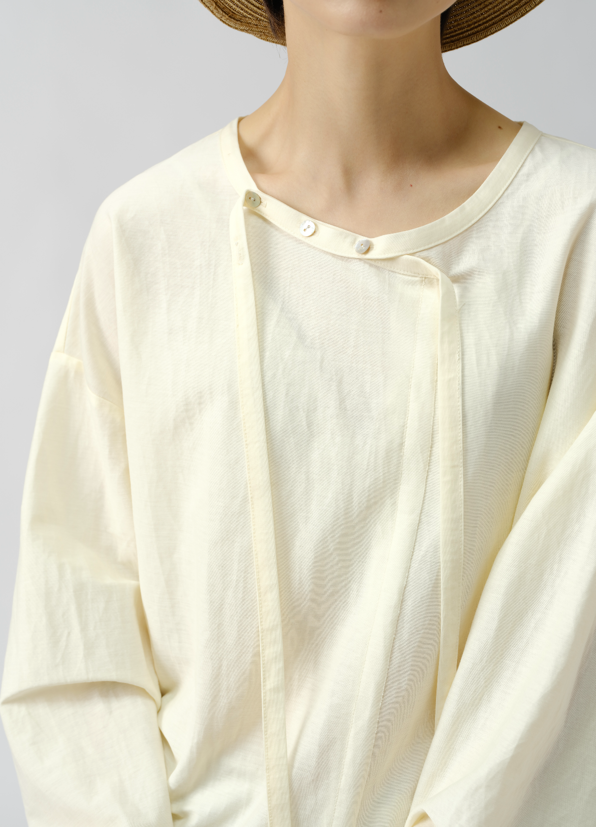 アシンメトリードレープ長袖Tシャツ