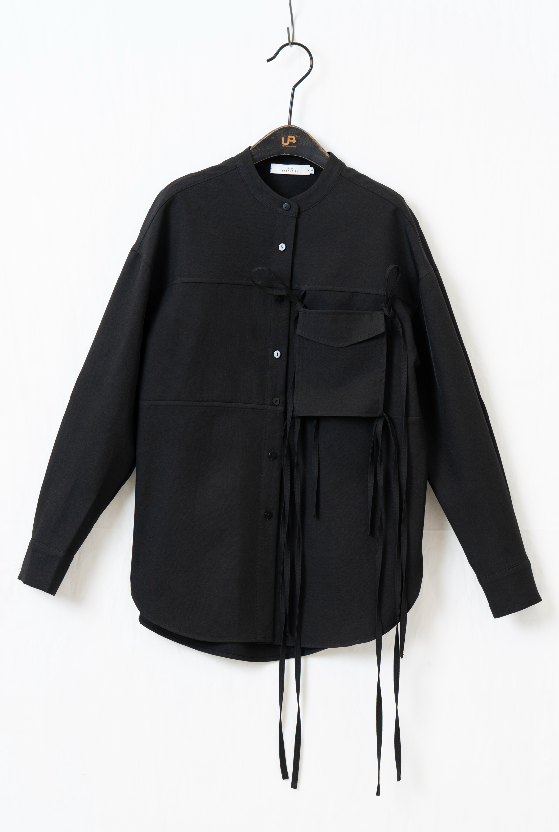 スタンドカラーデザイン紐付きシャツ