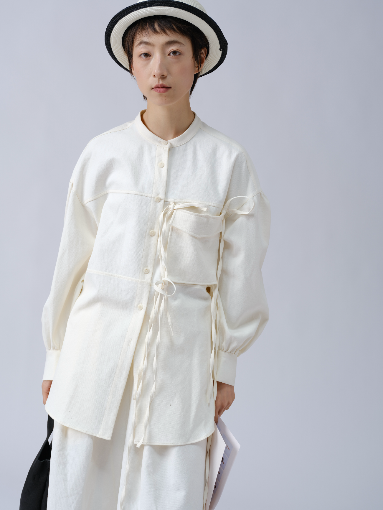 スタンドカラーデザイン紐付きシャツ