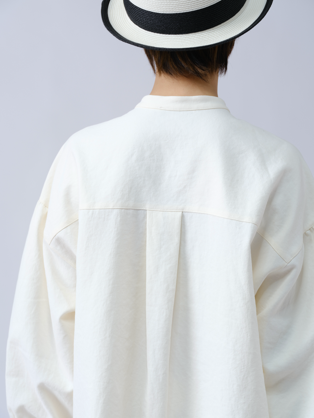 スタンドカラーデザイン紐付きシャツ