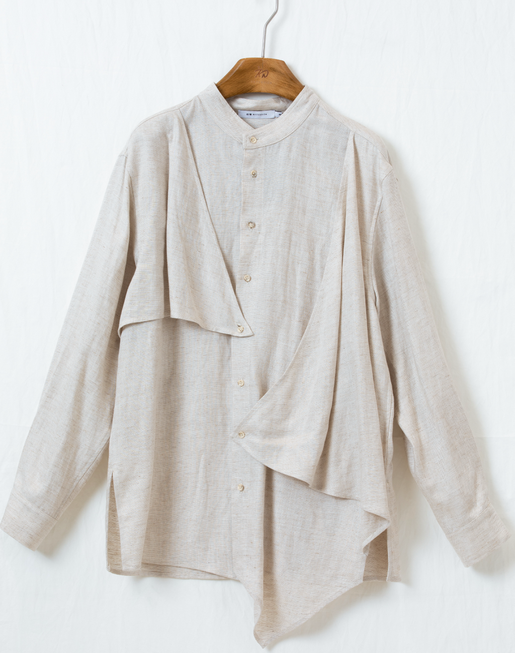 スタンドカラー多ボタン構造シャツ