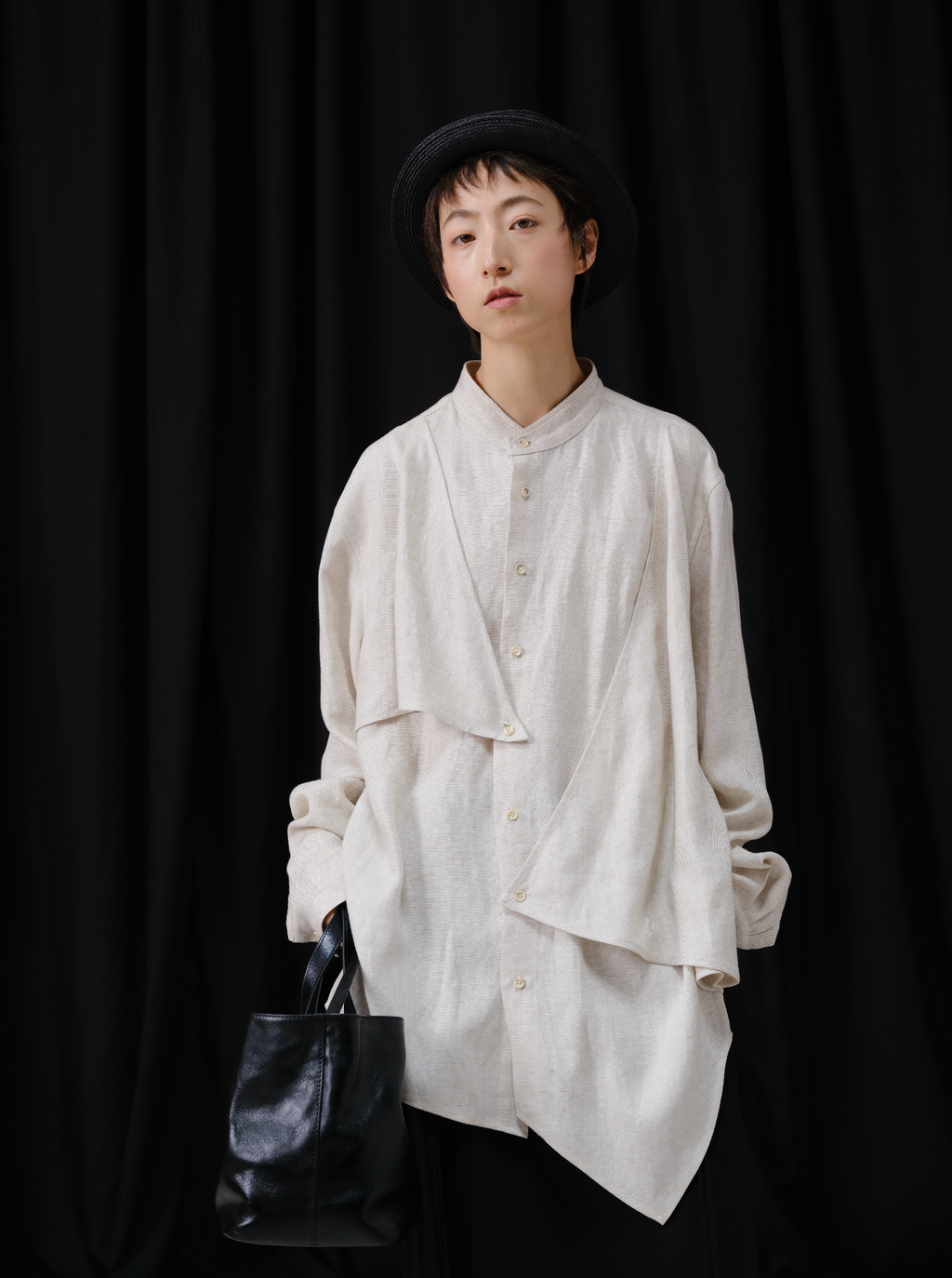 スタンドカラー多ボタン構造シャツ