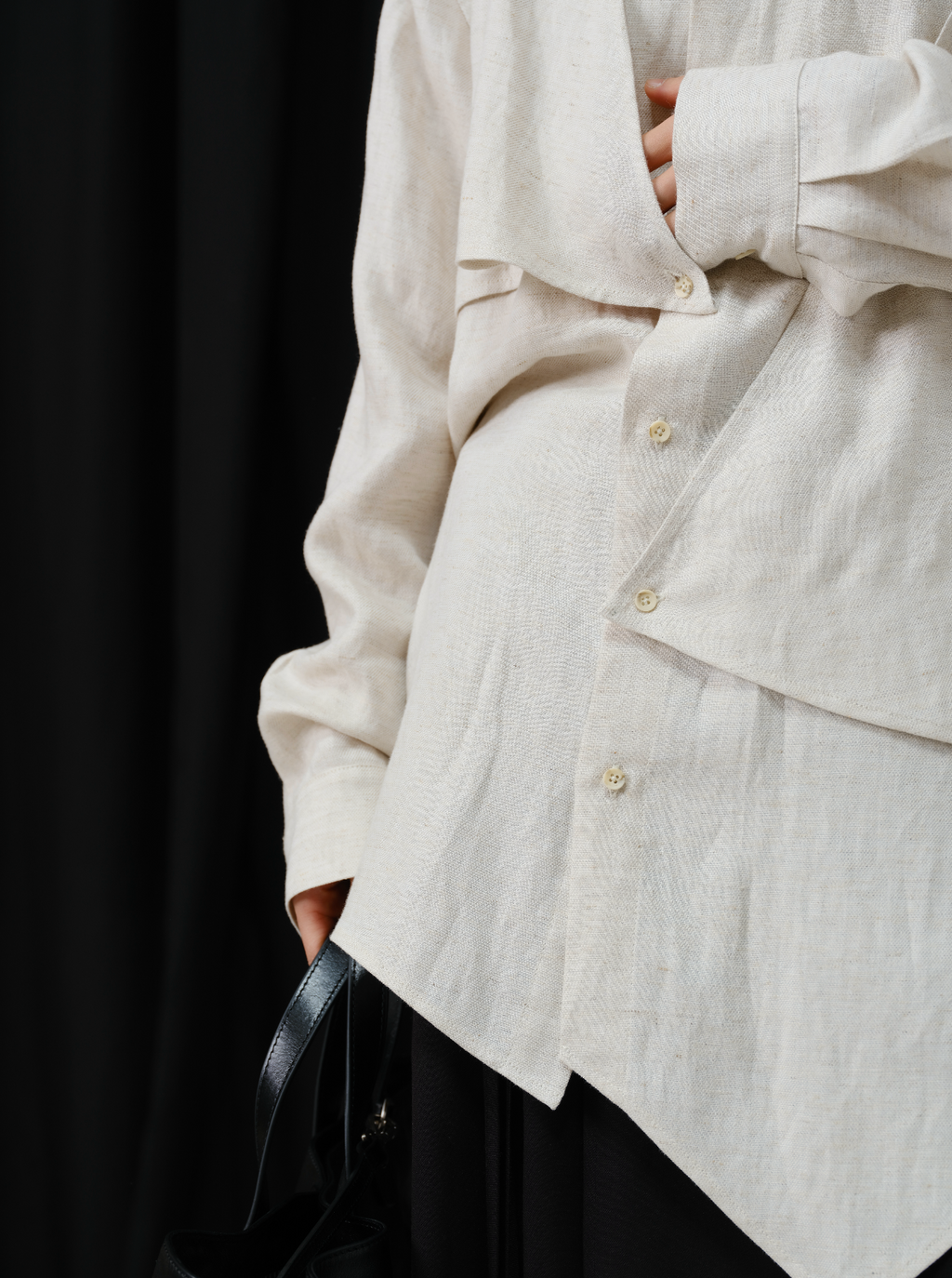 スタンドカラー多ボタン構造シャツ