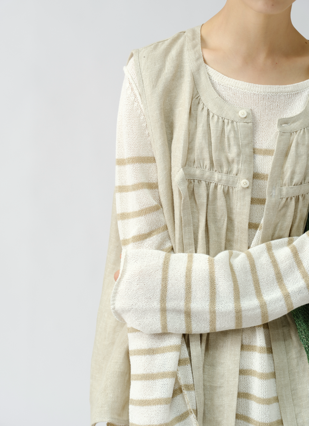 ドレープ付き綿麻ベスト