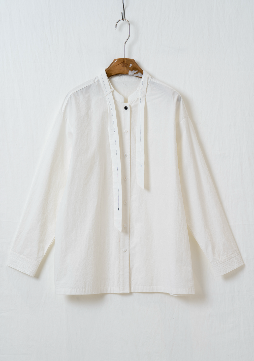 ネックリボン長袖シャツ