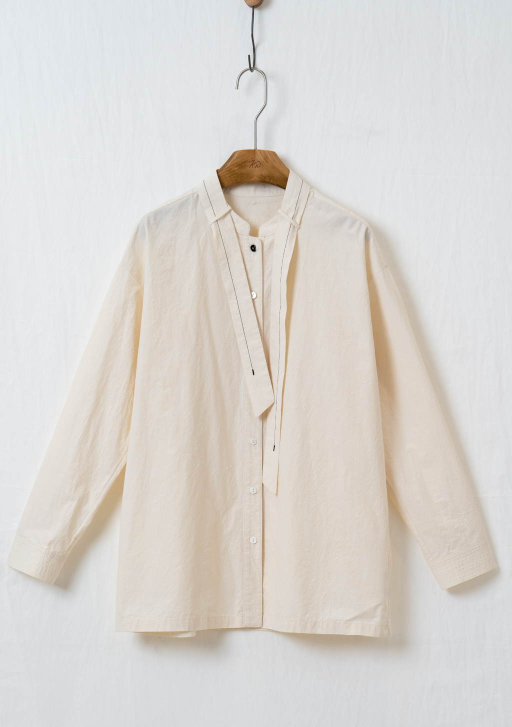 ネックリボン長袖シャツ
