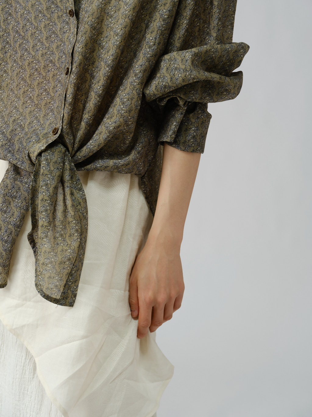 プリント長袖シャツ