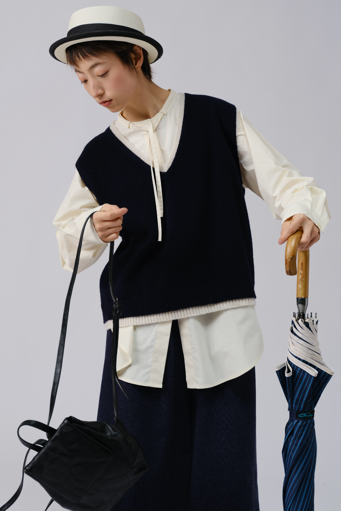 ルーズシルエットサーベルパンツ