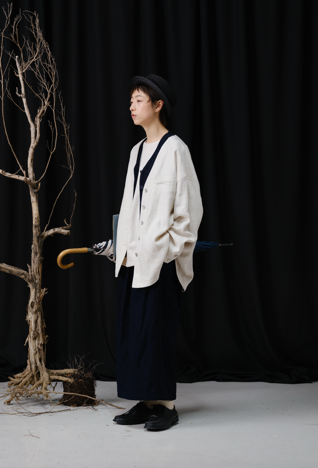 アンティーク風Vネックカーディガン