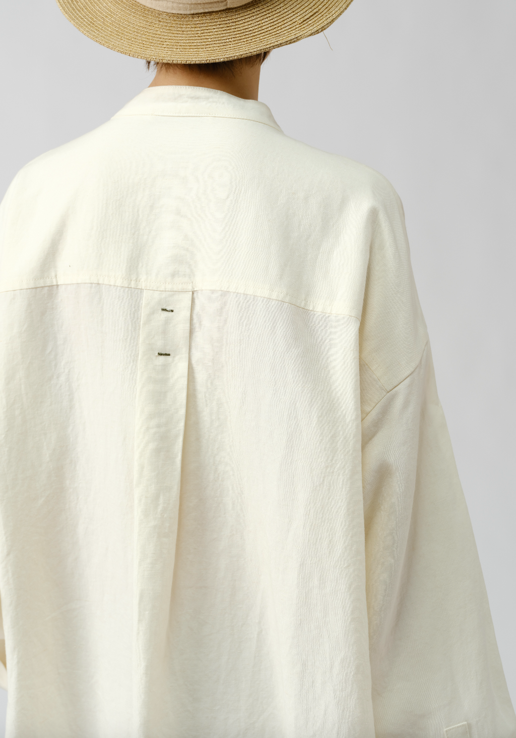 紐付き比翼仕立て長袖シャツ