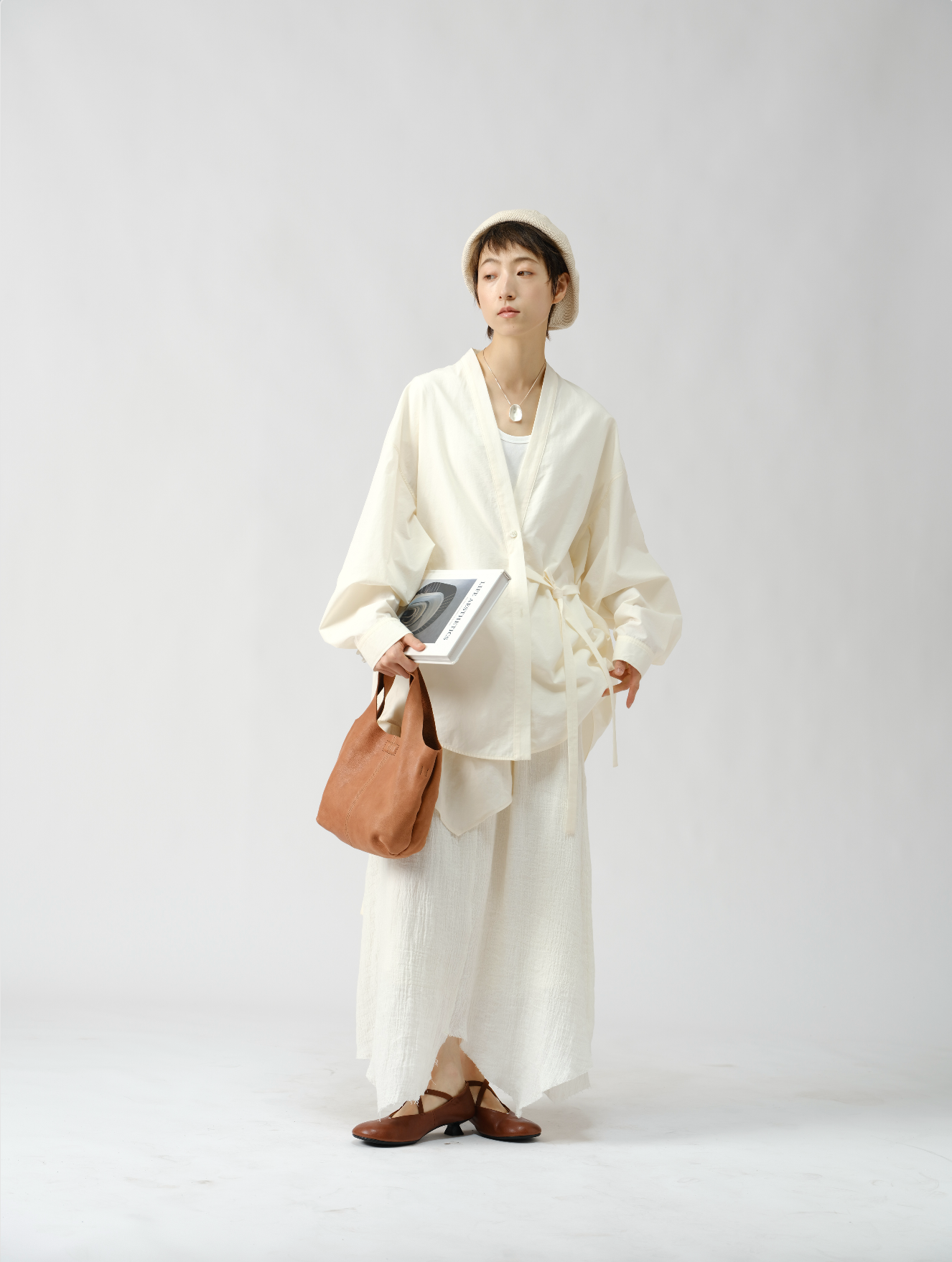 Vネックシンプル長袖シャツ