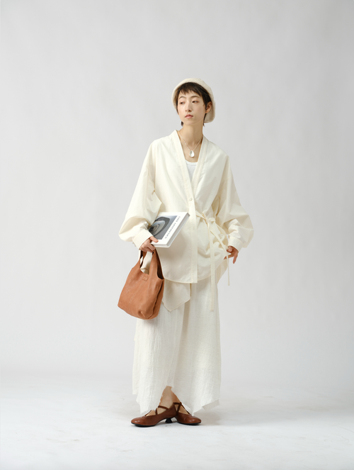 Vネックシンプル長袖シャツ