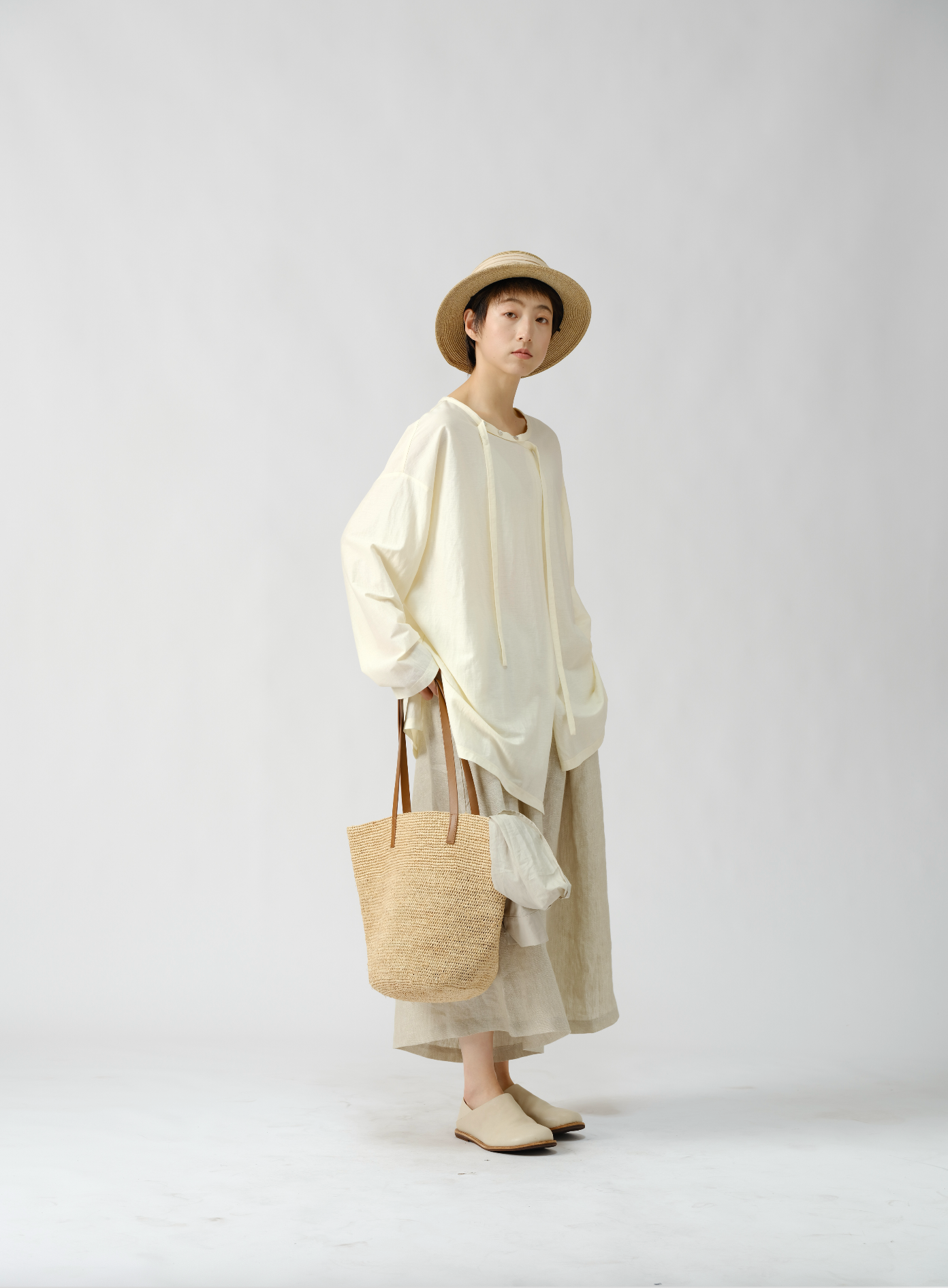 アシンメトリードレープ長袖Tシャツ