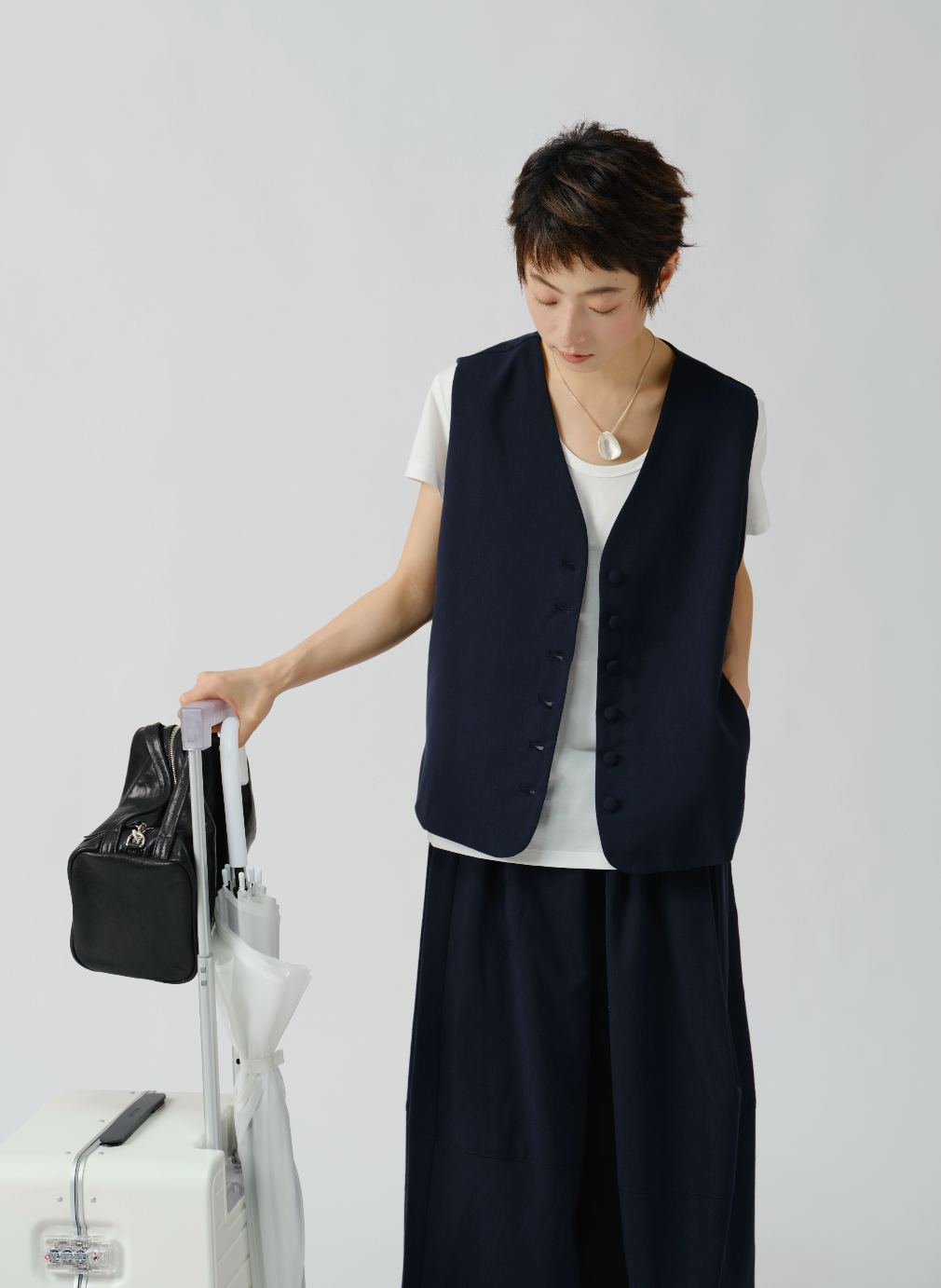 UネックTシャツ