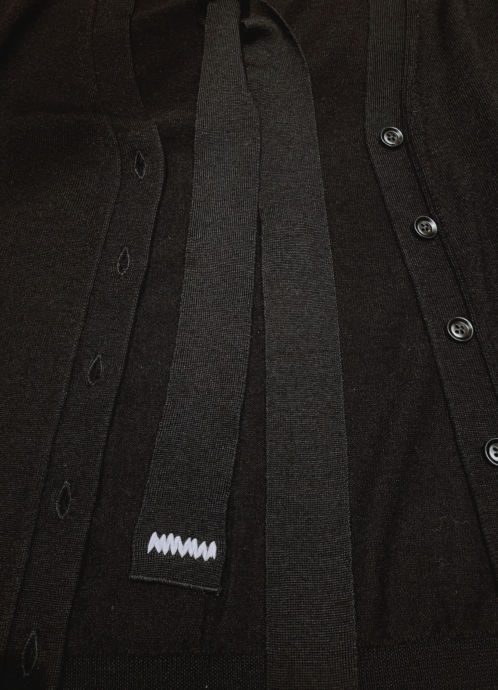 Vネックニットカーディガン