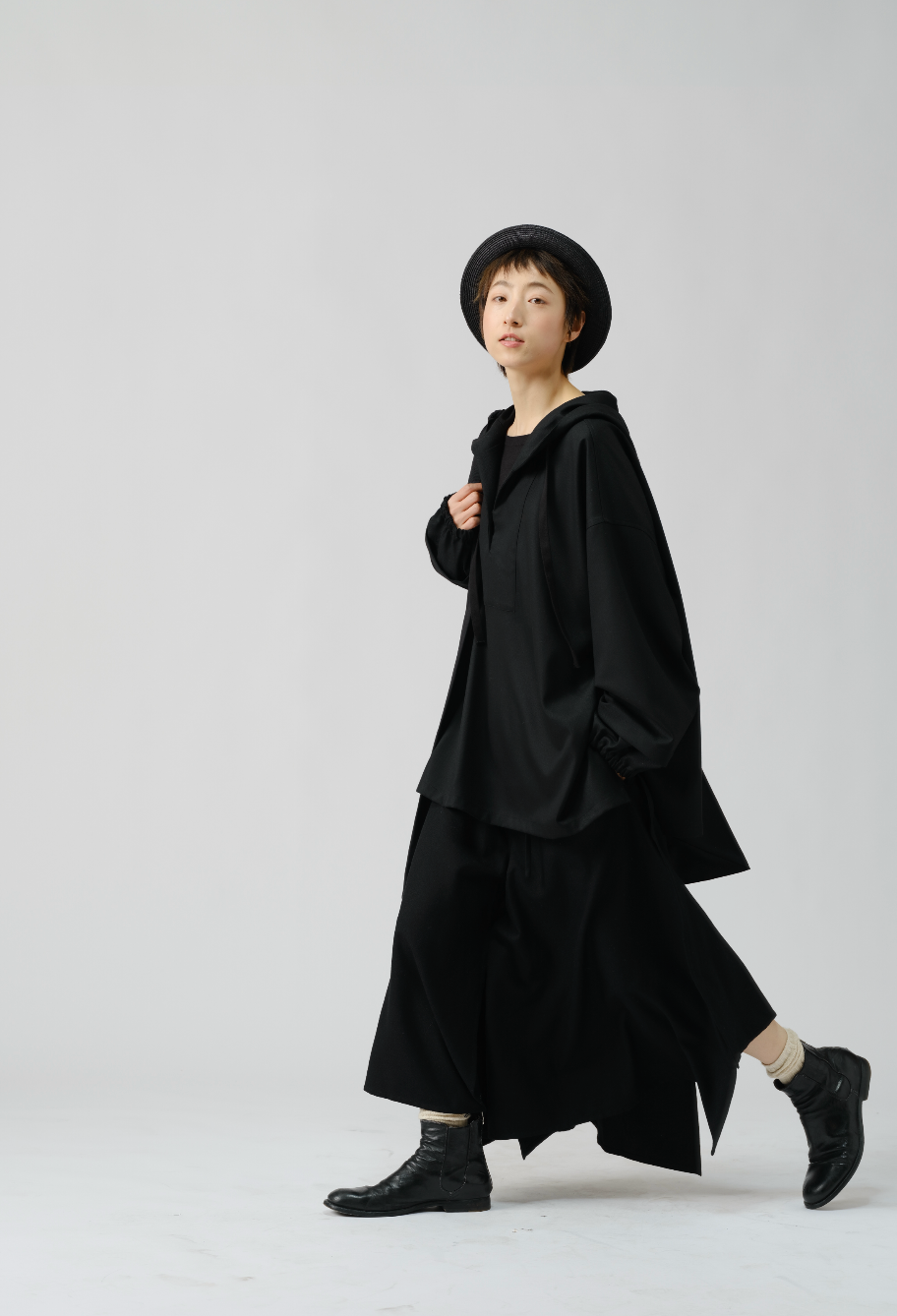 ミニマルオーストラリアウールフーディー