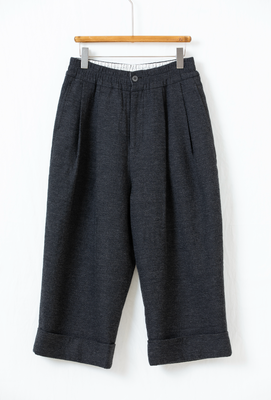 ミニマルストレートアンクルパンツ