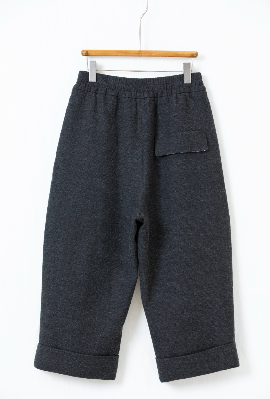 ミニマルストレートアンクルパンツ