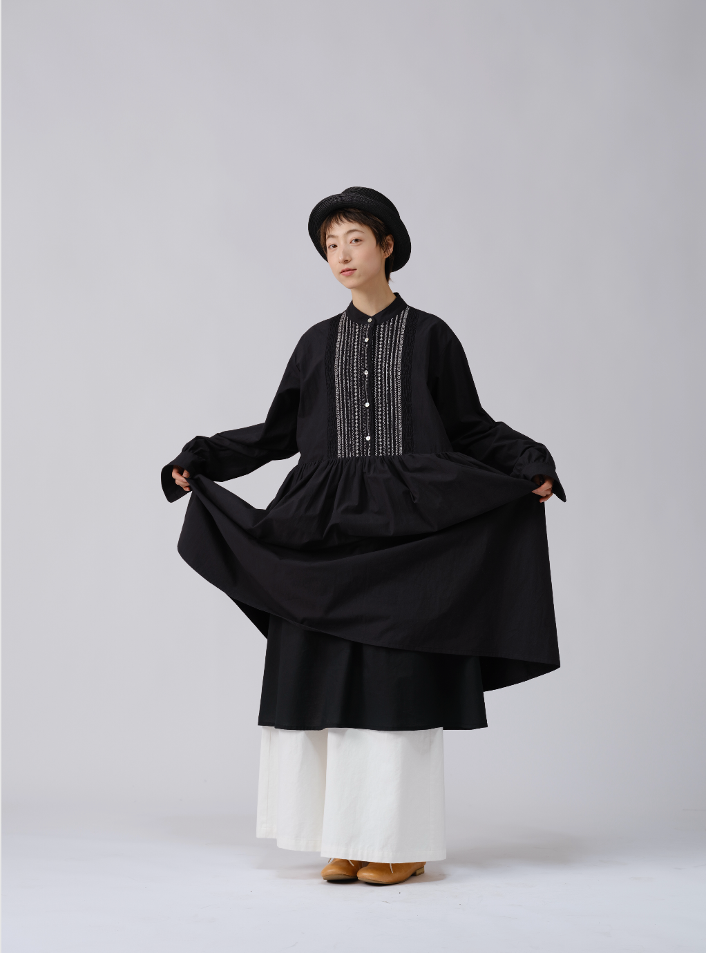 ルーズシルエット刺繍ワンピース