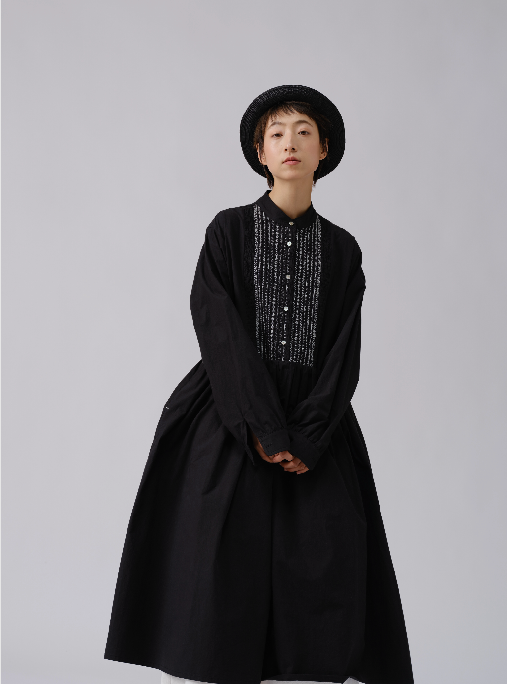 ルーズシルエット刺繍ワンピース