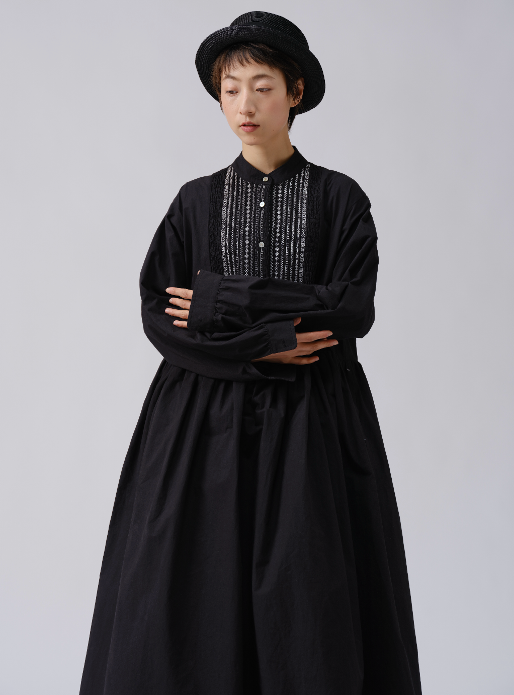 ルーズシルエット刺繍ワンピース