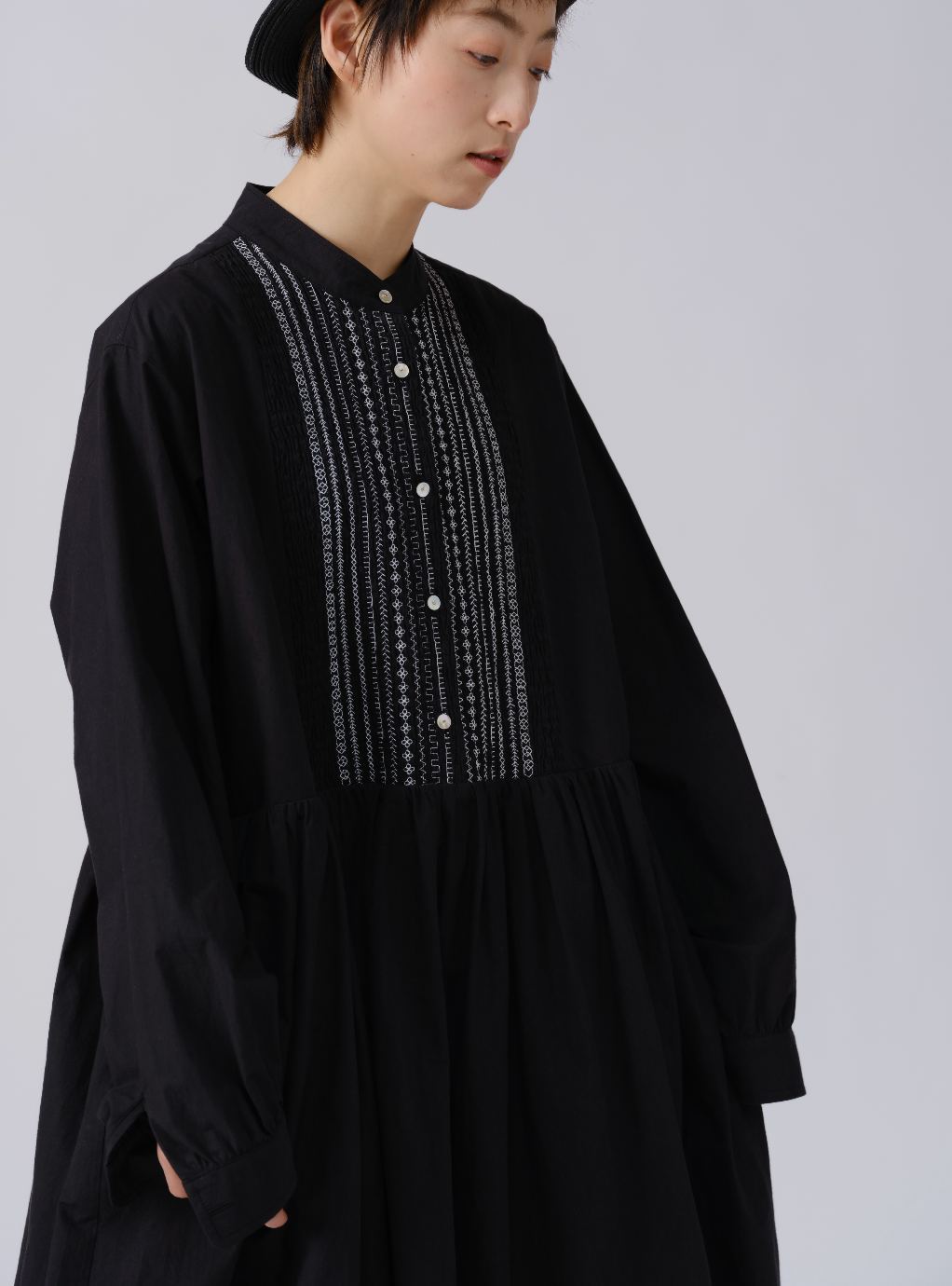 ルーズシルエット刺繍ワンピース