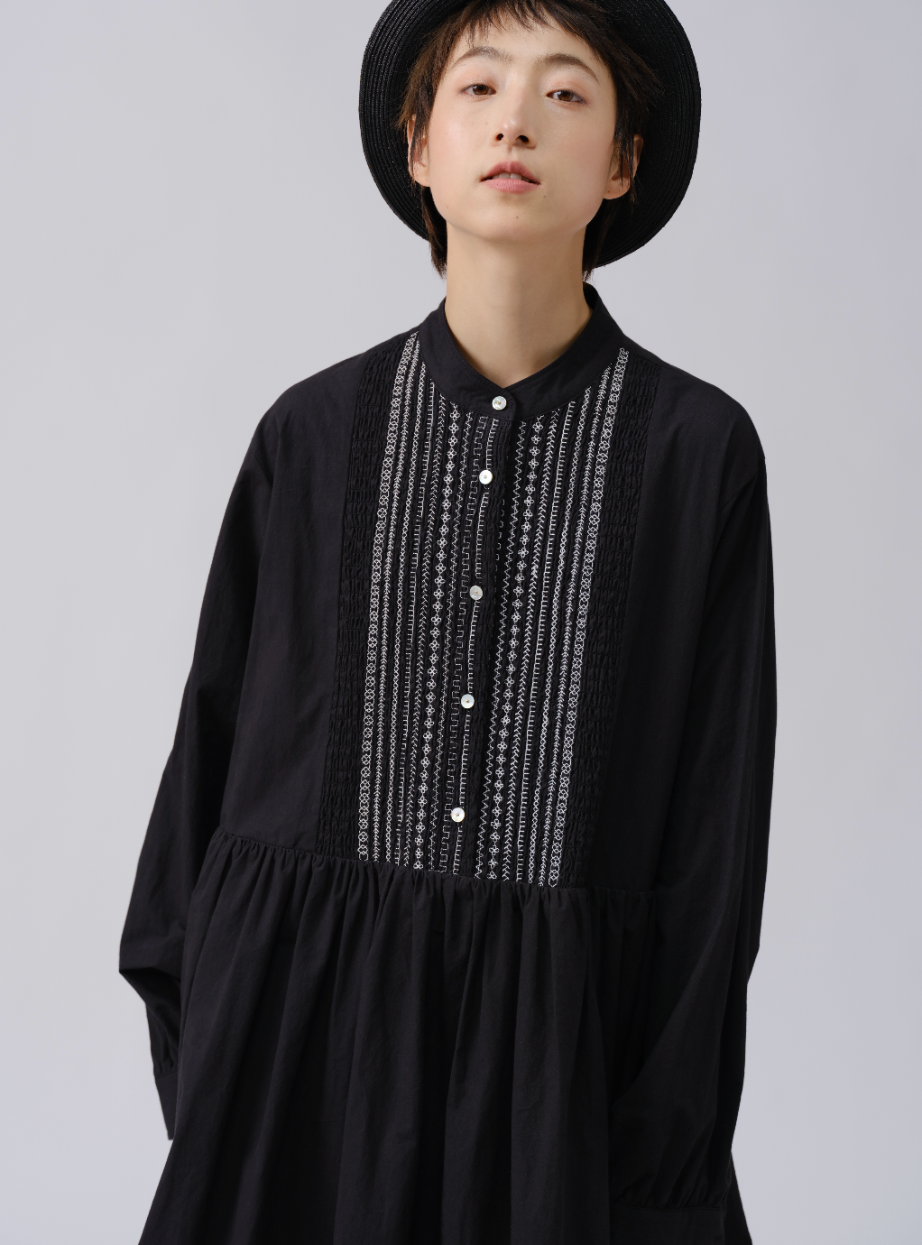 ルーズシルエット刺繍ワンピース