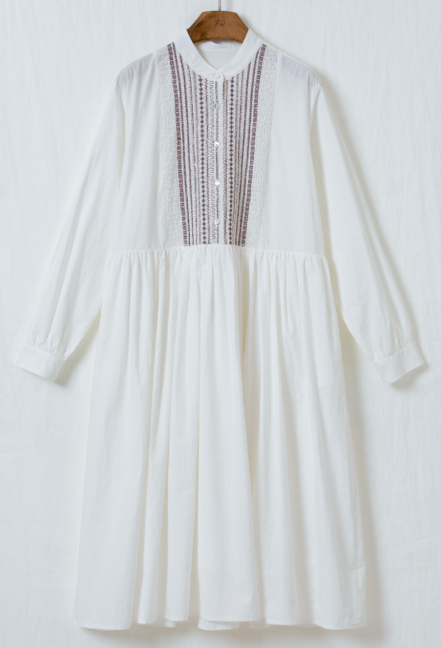 ルーズシルエット刺繍ワンピース