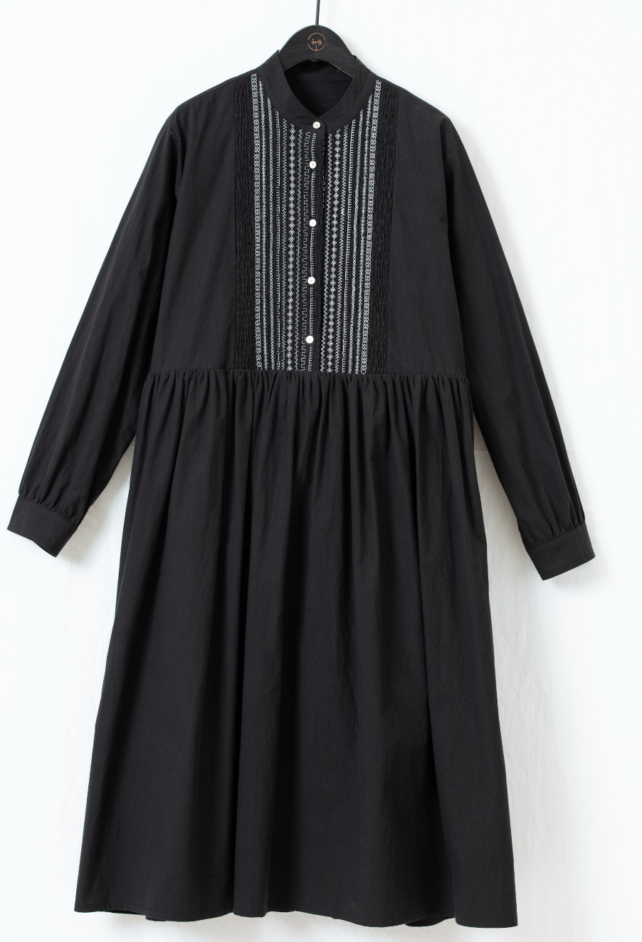 ルーズシルエット刺繍ワンピース