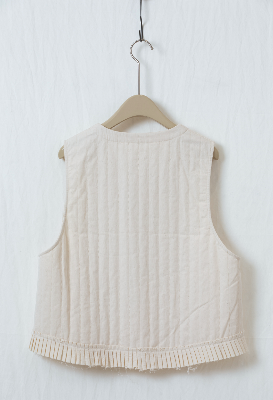 裾プリーツ切替クルーネックベスト