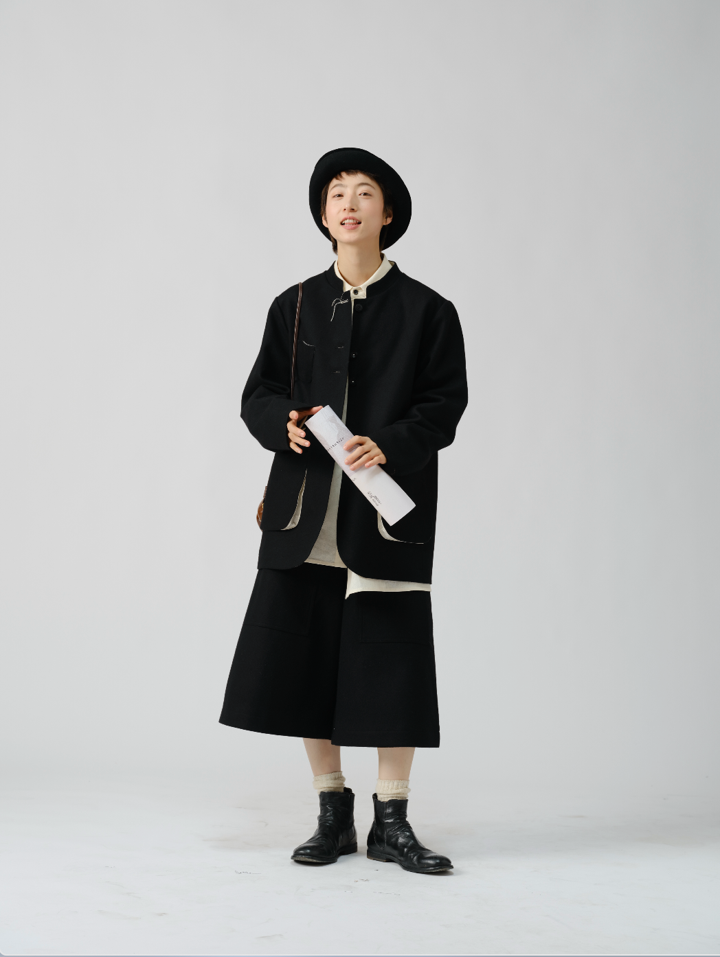 ウールカジュアルクロップドパンツ