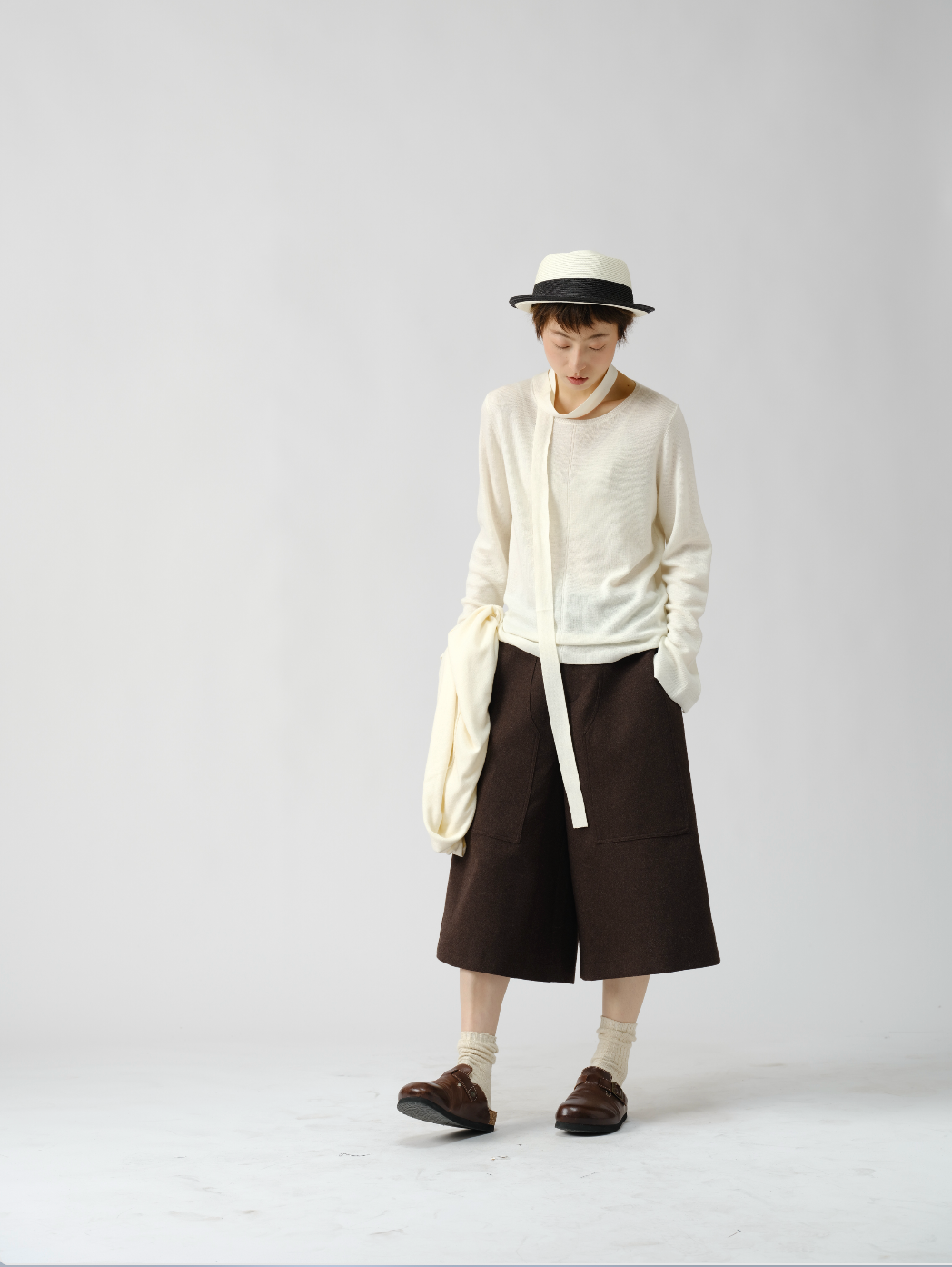 ウールカジュアルクロップドパンツ