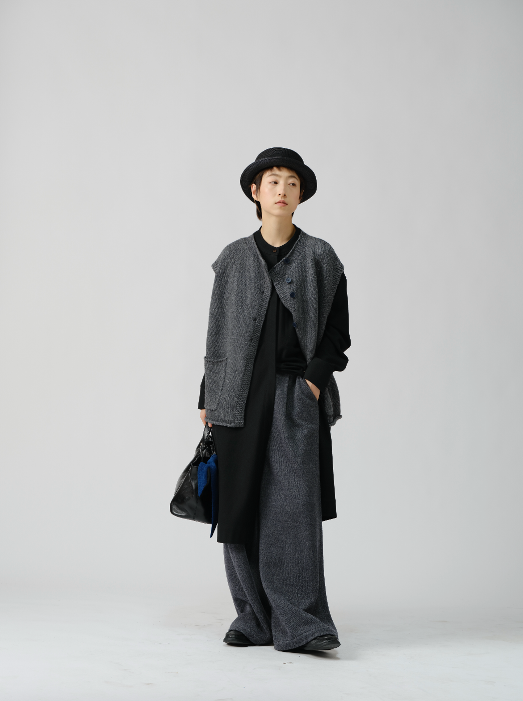 通勤感ルーズストレートパンツ