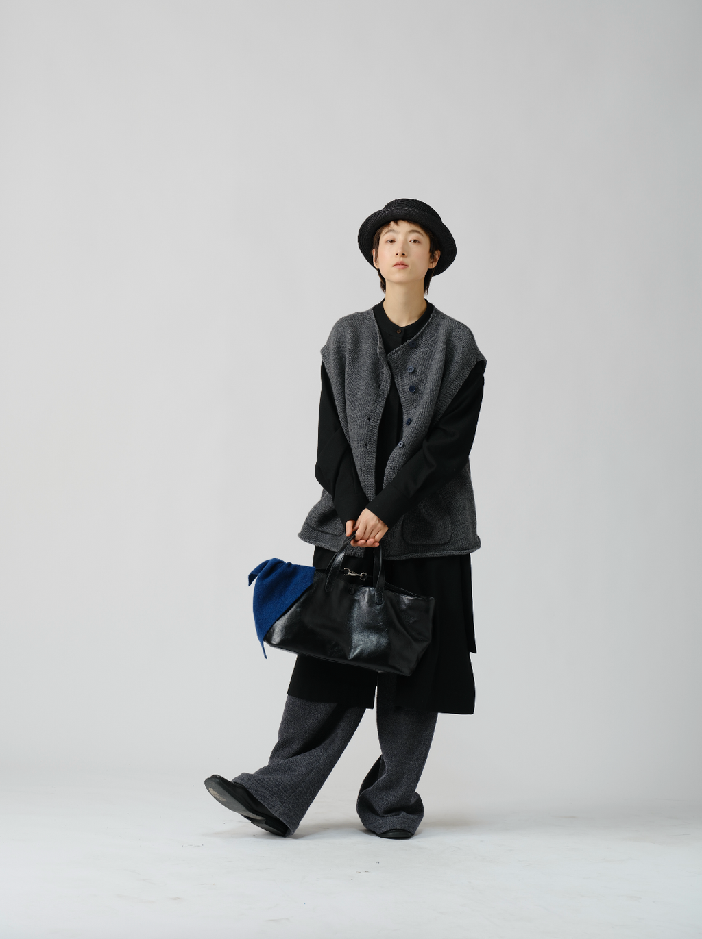 通勤感ルーズストレートパンツ