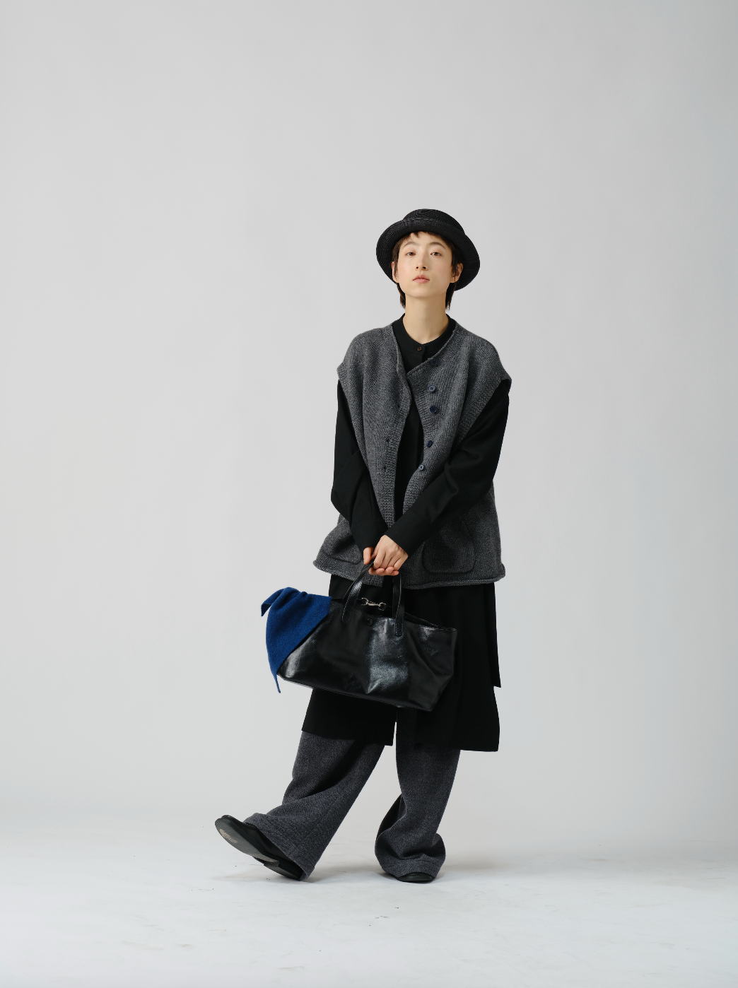 通勤感ルーズストレートパンツ