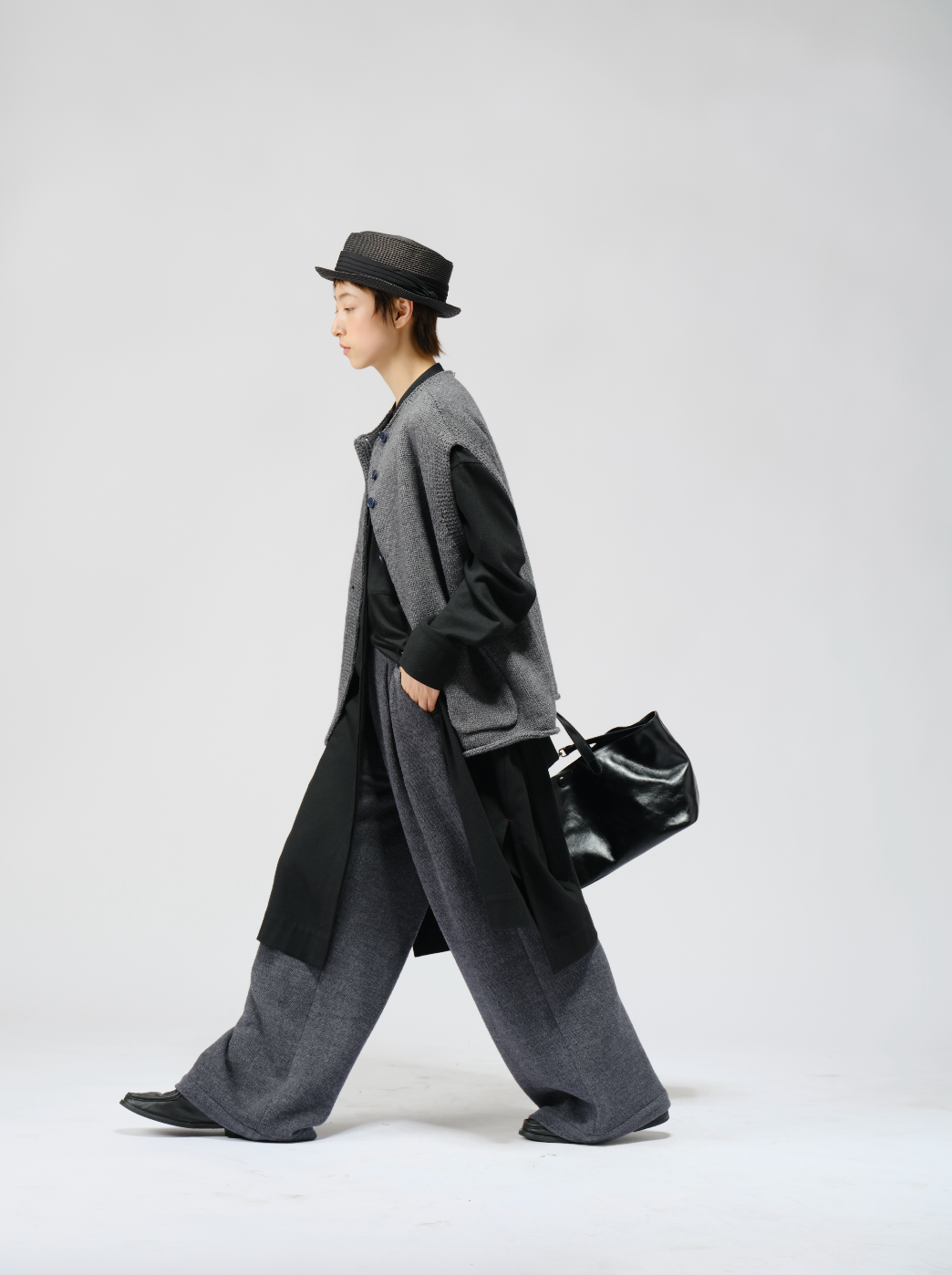 通勤感ルーズストレートパンツ