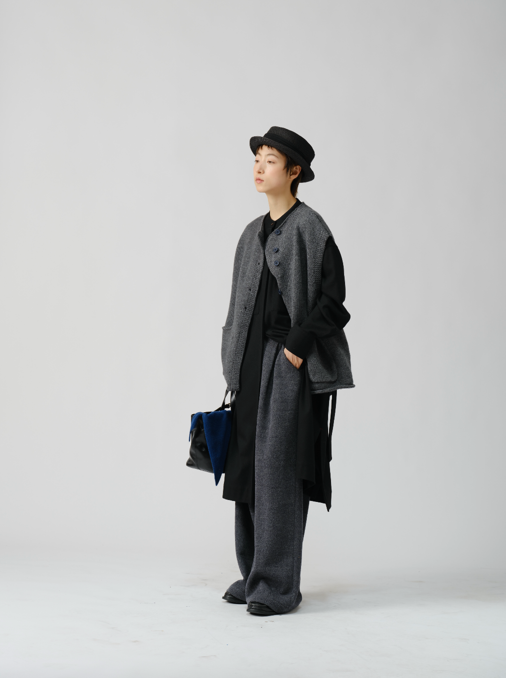通勤感ルーズストレートパンツ