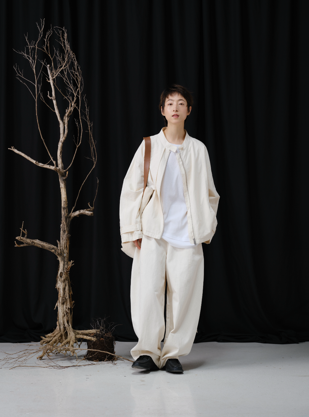 ルーズシルエットサーベルパンツ