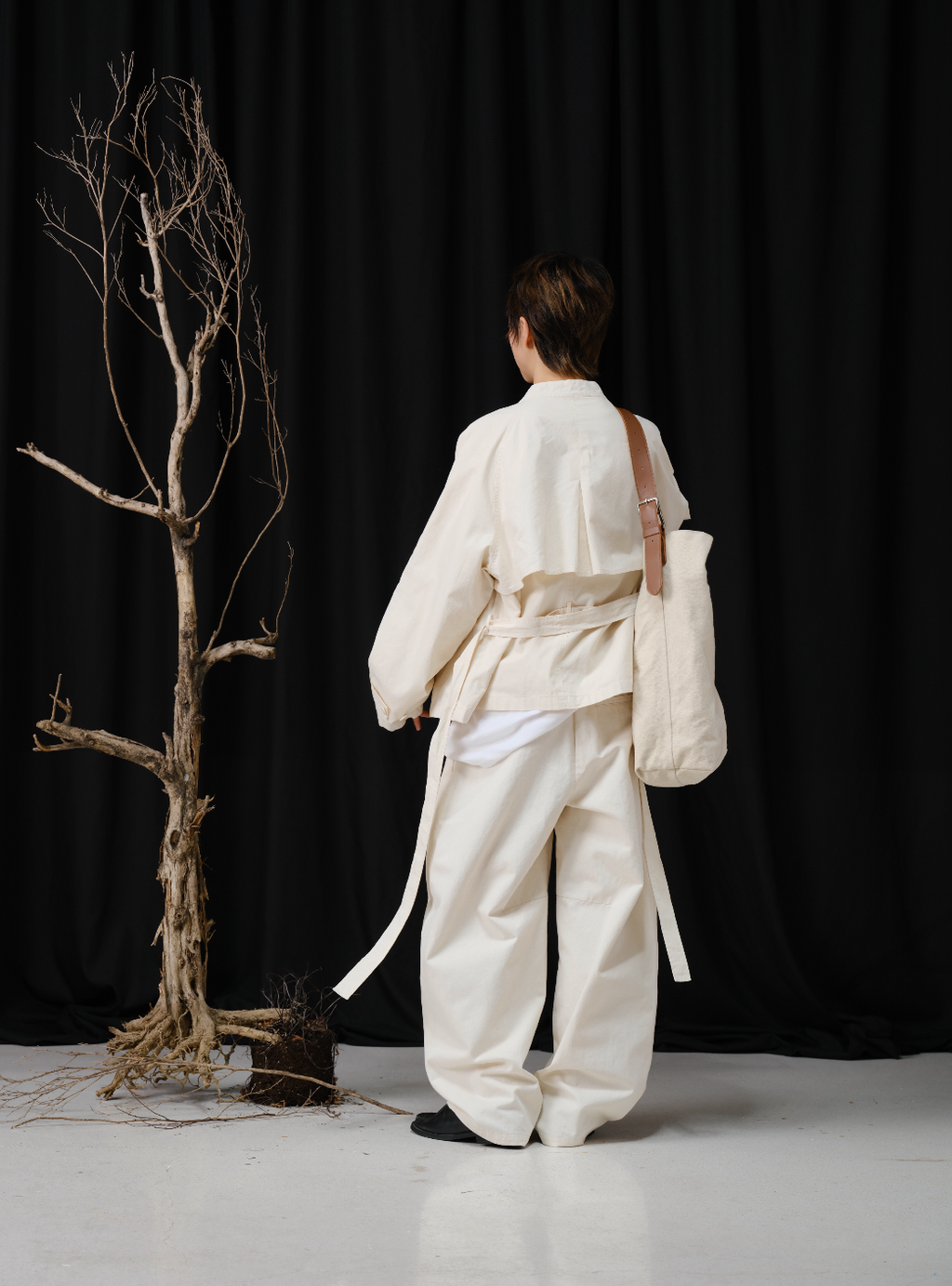ルーズシルエットサーベルパンツ