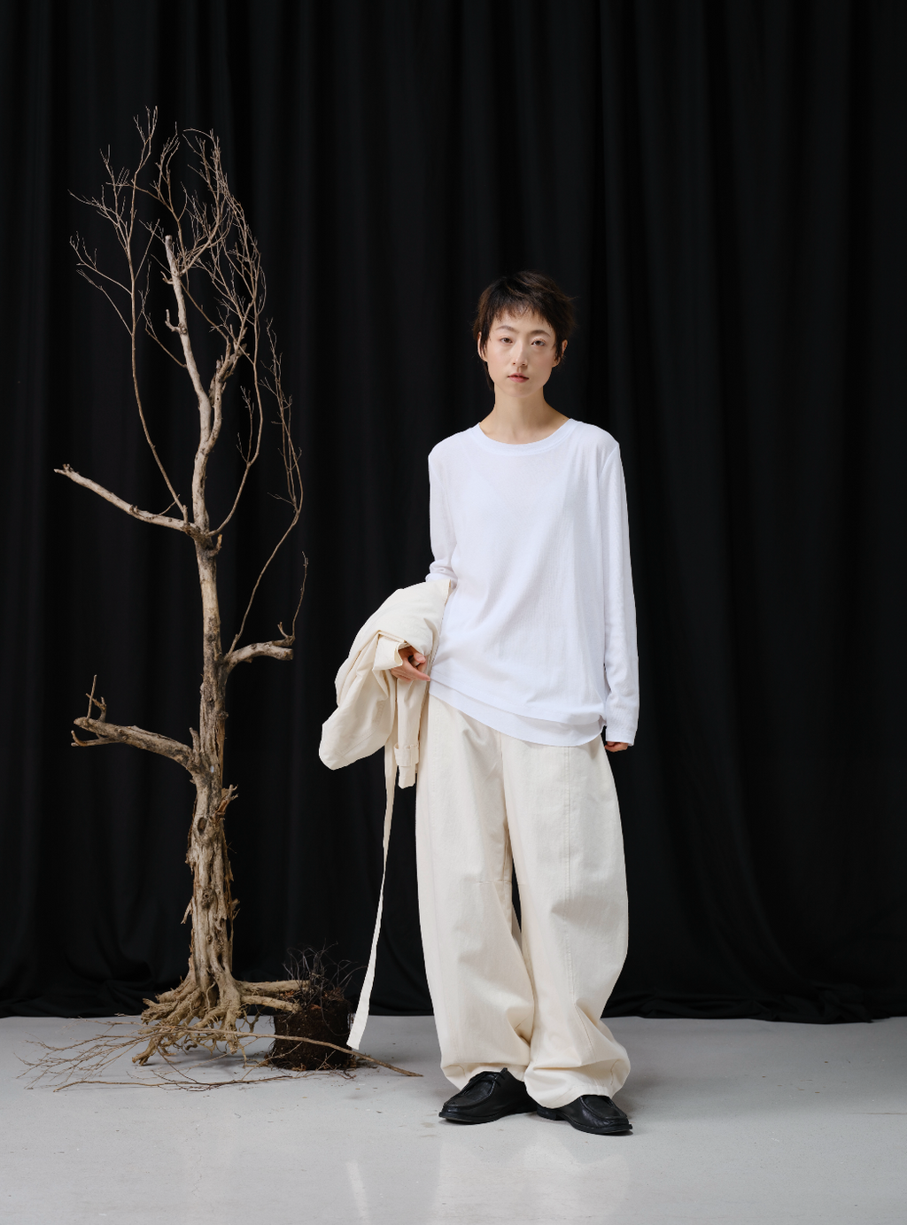 ルーズシルエットサーベルパンツ